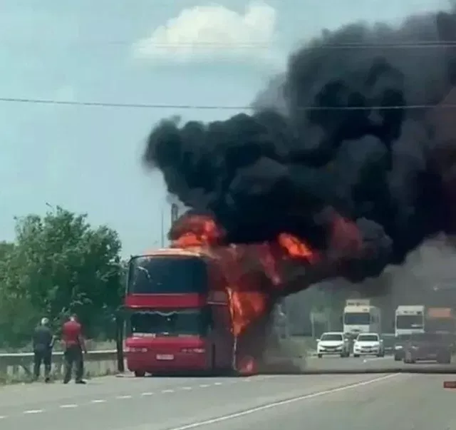Двухэтажный пассажирский автобус сгорел в Аксайском районе Двухэтажный пассажирский автобус сгорел в Аксайском районе - Новости Ростова-на-Дону - последние новости Ростова-на-Дону сегодня на 1rnd.ru, 09.07.2026