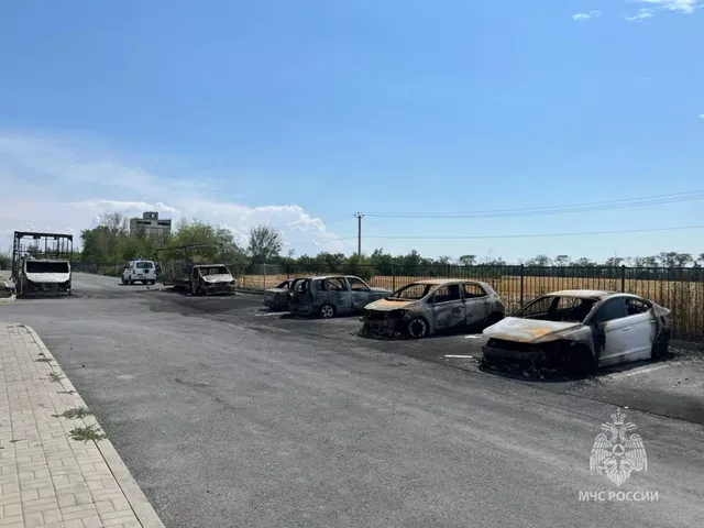 В селе Новобессергеневка из-за кустарной заправки загорелись семь автомобилей В селе Новобессергеневка из-за кустарной заправки загорелись семь автомобилей - Новости Ростова-на-Дону - последние новости Ростова-на-Дону сегодня на 1rnd.ru, 15.07.2026
