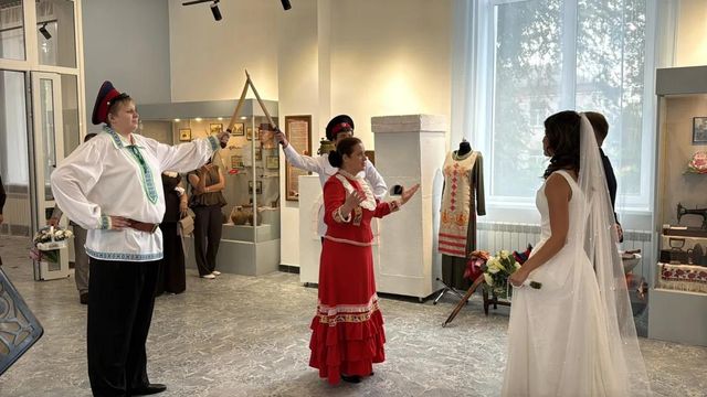 В Батайске впервые прошла свадебная церемония с казачьими обрядами - Новости Ростова-на-Дону - последние новости Ростова-на-Дону сегодня на 1rnd.ru, 25.07.2026