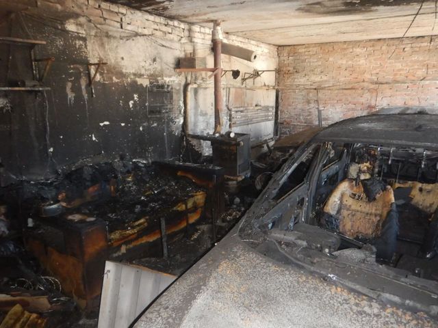 3 гаража и 2 автомобиля сгорели в Ростове 3 гаража и 2 автомобиля сгорели в Ростове - Новости Ростова-на-Дону - последние новости Ростова-на-Дону сегодня на 1rnd.ru, 19.08.2026
