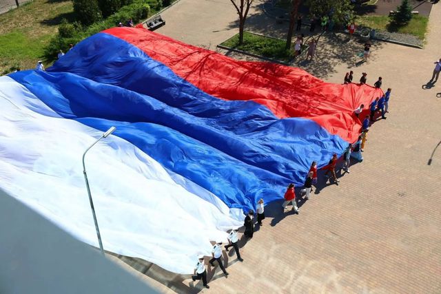 Шаг во взрослую жизнь: школьники Ростова получили паспорта в преддверии Дня флага - Новости Ростова-на-Дону - последние новости Ростова-на-Дону сегодня на 1rnd.ru, 21.08.2026