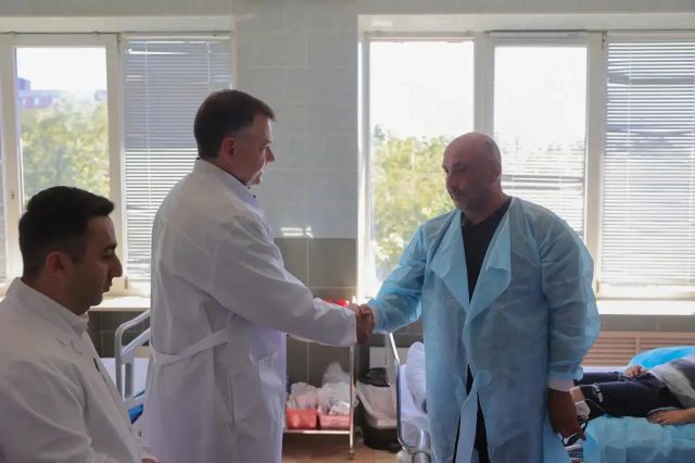 Губернатор навестил в больнице семью, пострадавшую при атаке БПЛА в Ростове - Новости Ростова-на-Дону - последние новости Ростова-на-Дону сегодня на 1rnd.ru, 31.08.2026