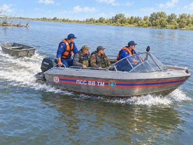 Лодку с рыбаками взяли на буксир: в районе Рогожкино спасли двух рыбаков - Новости Ростова-на-Дону - последние новости Ростова-на-Дону сегодня на 1rnd.ru, 05.10.2026