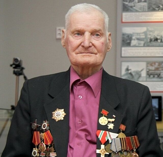 Памятник советскому солдату-освободителю ал. Памятник солдату алеше в болгарии. Алёша (памятник, пловдив). Памятник алёше в болгарии арт. Пловдив болгария памятник алеше.