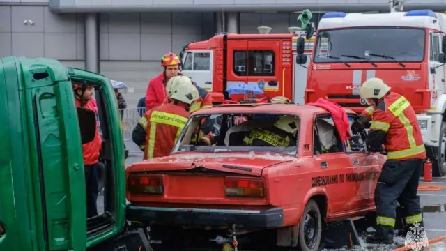Два человека пострадали в загоревшемся Hyundai на М-4 в Ростовской области - RostovGazeta, 26.07.2024