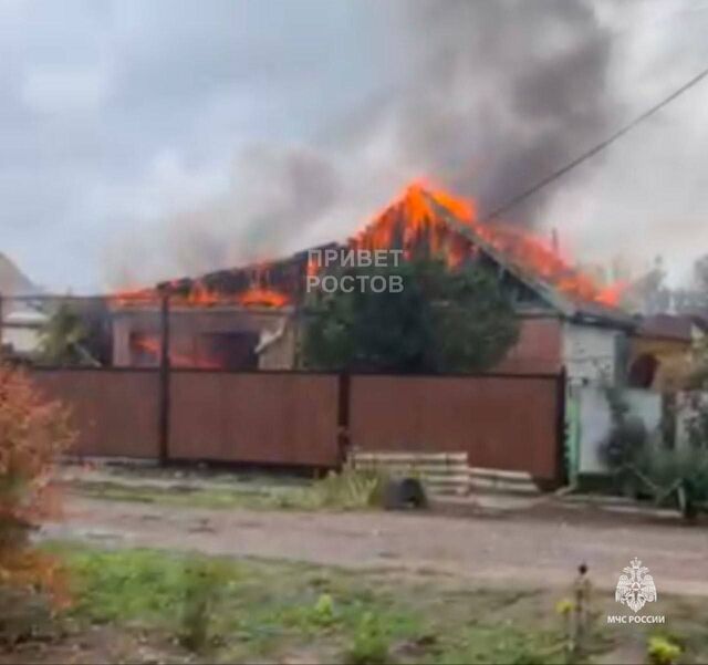 Дефектная «переноска» сожгла дом и машину в Сальске Дефектная «переноска» сожгла дом и машину в Сальске - Privet-Rostov.ru, 31.10.2025