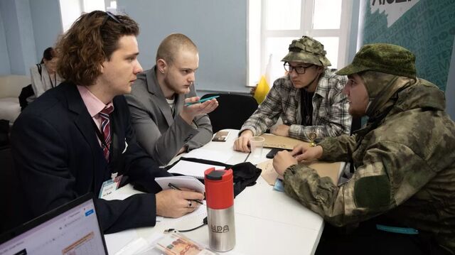 Молодые лидеры Алтайского края смоделировали следующие 30 лет мировой истории - ТОЛК, 10.11.2025