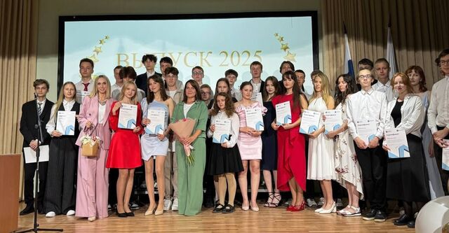 Руководители нижегородского филиала «Россети Центр и Приволжье» вручили сертификаты выпускникам проекта «Энергокружки» ПАО «Россети», подтверждающие успешное освоение программы. - В городе N | Новости Нижнего Новгорода, 03.07.2025