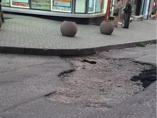 В Железнодорожном районе больше месяца не чинят асфальт после ремонта водопровода - Новости Ростова|DonDay, 12.10.2026