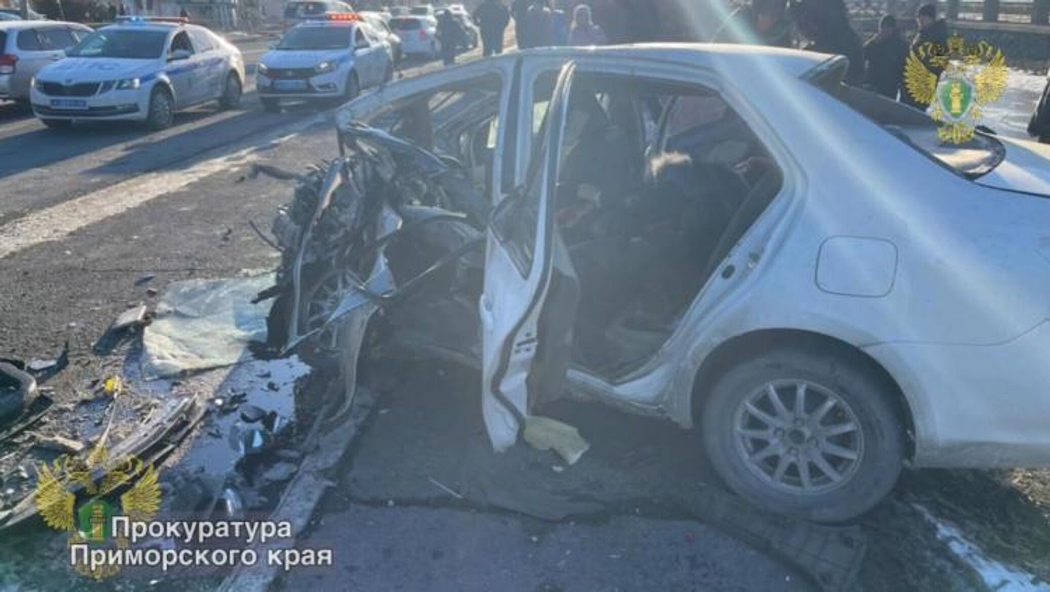 девушка на каталке в больнице. санитары избили в лифте. в ярославле санитары избили девушку. пациент убегает из больницы. забрали женщину в больницу.