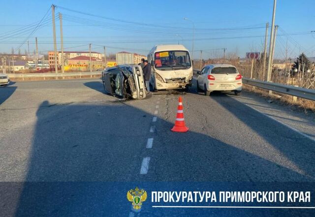 Прокуратура начала проверку по факту ДТП с маршрутным автобусом в Приморье - Vladnews.ru - Новости Владивосток и Дальнего Востока, 26.12.2024