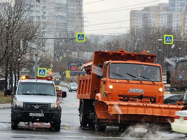 Дороги чистят в круглосуточном режиме во Владивостоке - Vladnews.ru - Новости Владивосток и Дальнего Востока, 30.01.2025