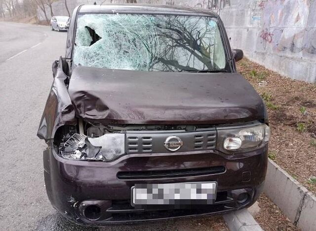 Во Владивостоке пьяный водитель сбил бегуна и врезался в автомобиль - Vladnews.ru - Новости Владивосток и Дальнего Востока, 17.04.2025
