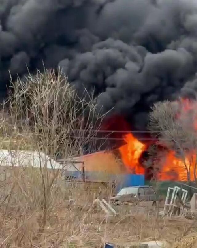 В Приморье произошел крупный пожар на складах стройматериалов - Vladnews.ru - Новости Владивосток и Дальнего Востока, 22.04.2025