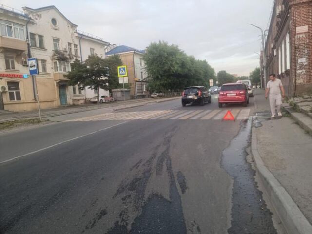 Во Владивостоке горе-водитель наехал на школьницу на пешеходном переходе - Vladnews.ru - Новости Владивосток и Дальнего Востока, 10.07.2025