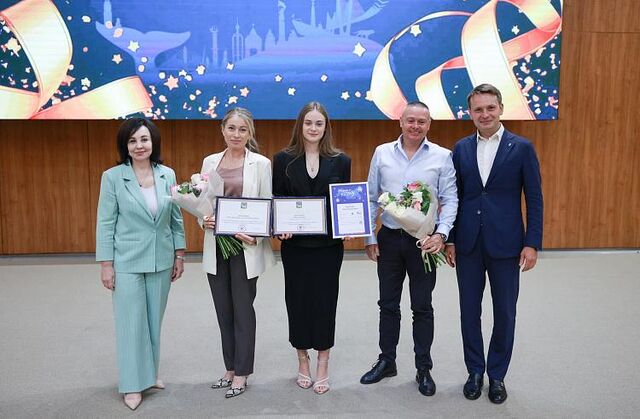 Лучших выпускников-стобалльников ЕГЭ чествовали в Приморье - Vladnews.ru - Новости Владивосток и Дальнего Востока, 11.07.2025