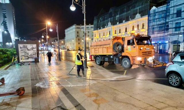 Комплексная уборка улиц ежедневно ведется во Владивостоке - Vladnews.ru - Новости Владивосток и Дальнего Востока, 05.08.2025