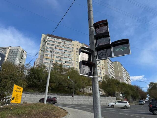 Новый светофор установили на одном из перекрестков Владивостока - Vladnews.ru - Новости Владивосток и Дальнего Востока, 28.10.2025