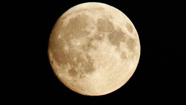 Жители Приморья увидят самое яркое суперлуние года Жители Приморья увидят самое яркое суперлуние года - Vladnews.ru - Новости Владивосток и Дальнего Востока, 05.11.2025