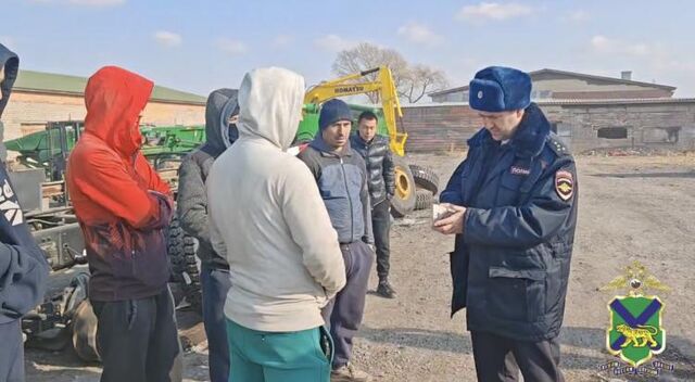 Нелегалов в Уссурийске ждет выдворение после крупного рейда - Vladnews.ru - Новости Владивосток и Дальнего Востока, 12.11.2025