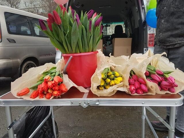 Во Владивостоке полиция остановила нелегальную продажу цветов - Vladnews.ru - Новости Владивосток и Дальнего Востока, 09.03.2026