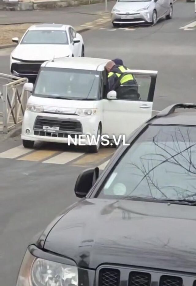 Пьяный водитель заснул прямо на пешеходном переходе во Владивостоке - Vladnews.ru - Новости Владивосток и Дальнего Востока, 14.03.2026