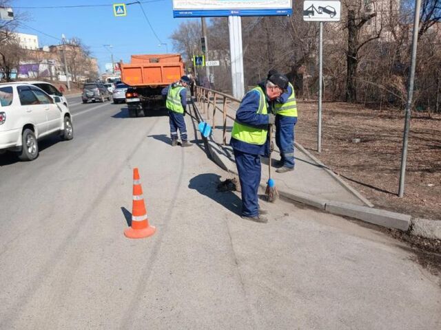 Комплексную уборку улиц после зимы проводят дорожники Владивостока - Vladnews.ru - Новости Владивосток и Дальнего Востока, 17.03.2026
