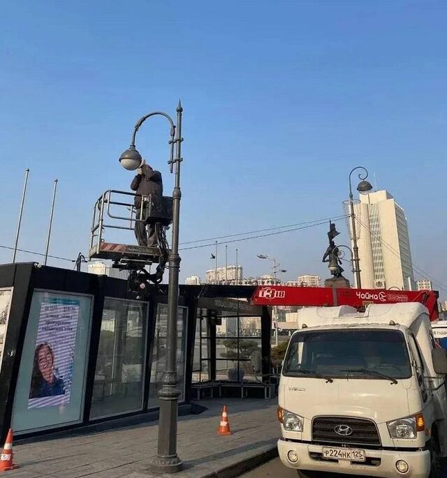 Во Владивостоке приводят в порядок опоры освещения - Vladnews.ru - Новости Владивосток и Дальнего Востока, 21.03.2026