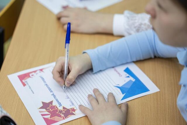 Школьники Владивостока пишут письма бойцам СВО - Vladnews.ru - Новости Владивосток и Дальнего Востока, 17.04.2026