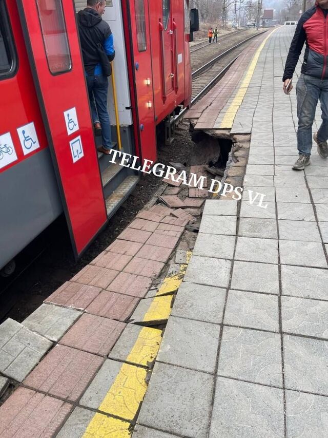 На станции Луговая во Владивостоке обрушился перрон - Vladnews.ru - Новости Владивосток и Дальнего Востока, 17.04.2026