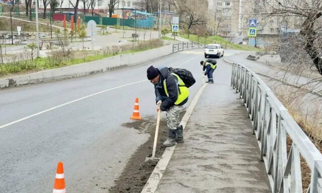 Во Владивостоке массово вывозят мусор после субботников и моют переходы - Vladnews.ru - Новости Владивосток и Дальнего Востока, 20.04.2026
