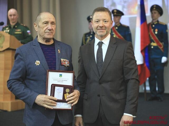 Антон Волошко вручил награды ликвидаторам аварии на Чернобыльской АЭС - Vladnews.ru - Новости Владивосток и Дальнего Востока, 27.04.2026