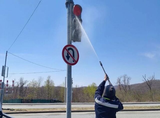 Обслуживание и очистка светофоров в Владивостоке: итоги работы специалистов - Vladnews.ru - Новости Владивосток и Дальнего Востока, 29.04.2026