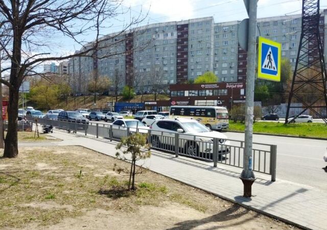 Дорожное ограждение появилось в районе Третьей Рабочей во Владивостоке - Vladnews.ru - Новости Владивосток и Дальнего Востока, 01.05.2026