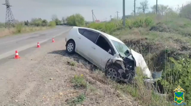В Приморье водитель Toyota Prius погиб при съезде в кювет - Vladnews.ru - Новости Владивосток и Дальнего Востока, 16.05.2026