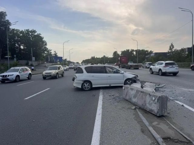Во Владивостоке выясняют причины аварии на улице Маковского - Vladnews.ru - Новости Владивосток и Дальнего Востока, 01.07.2026