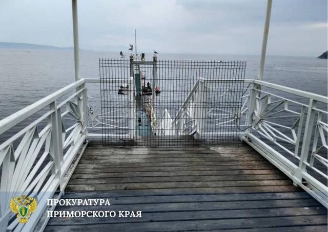 Отдыхающие продолжают купаться у обрушившегося моста в Приморье - Vladnews.ru - Новости Владивосток и Дальнего Востока, 14.07.2026
