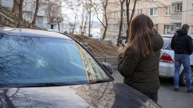 Мужчина повредил машину девушки из-за парковочного места во Владивостоке - Vladnews.ru - Новости Владивосток и Дальнего Востока, 27.08.2026
