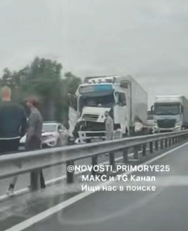 Серьезная авария парализовала движение во Владивосток в районе Кипарисово - Vladnews.ru - Новости Владивосток и Дальнего Востока, 29.08.2026