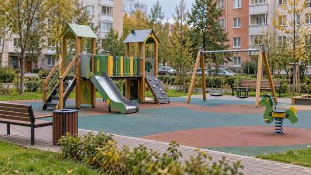 В Артёме полиция ищет мужчину, ударившего ребёнка на площадке - Vladnews.ru - Новости Владивосток и Дальнего Востока, 21.09.2026