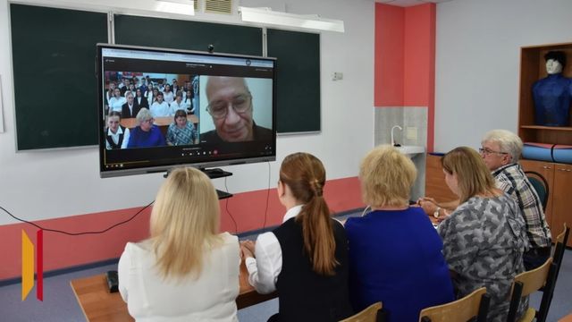 Секретарь Союза журналистов России Владимир Касютин презентовал книгу о работе СМИ кантемировским школьникам. Секретарь Союза журналистов России Владимир Касютин презентовал книгу о работе СМИ кантемировским школьникам. - Новости Воронежа | РИА «Воронеж», 24.09.2026
