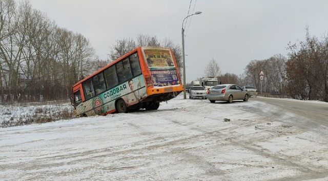 ДТП с участием пассажирского автобуса произошло в Барнауле - Новости Барнаула и не только, 04.12.2023