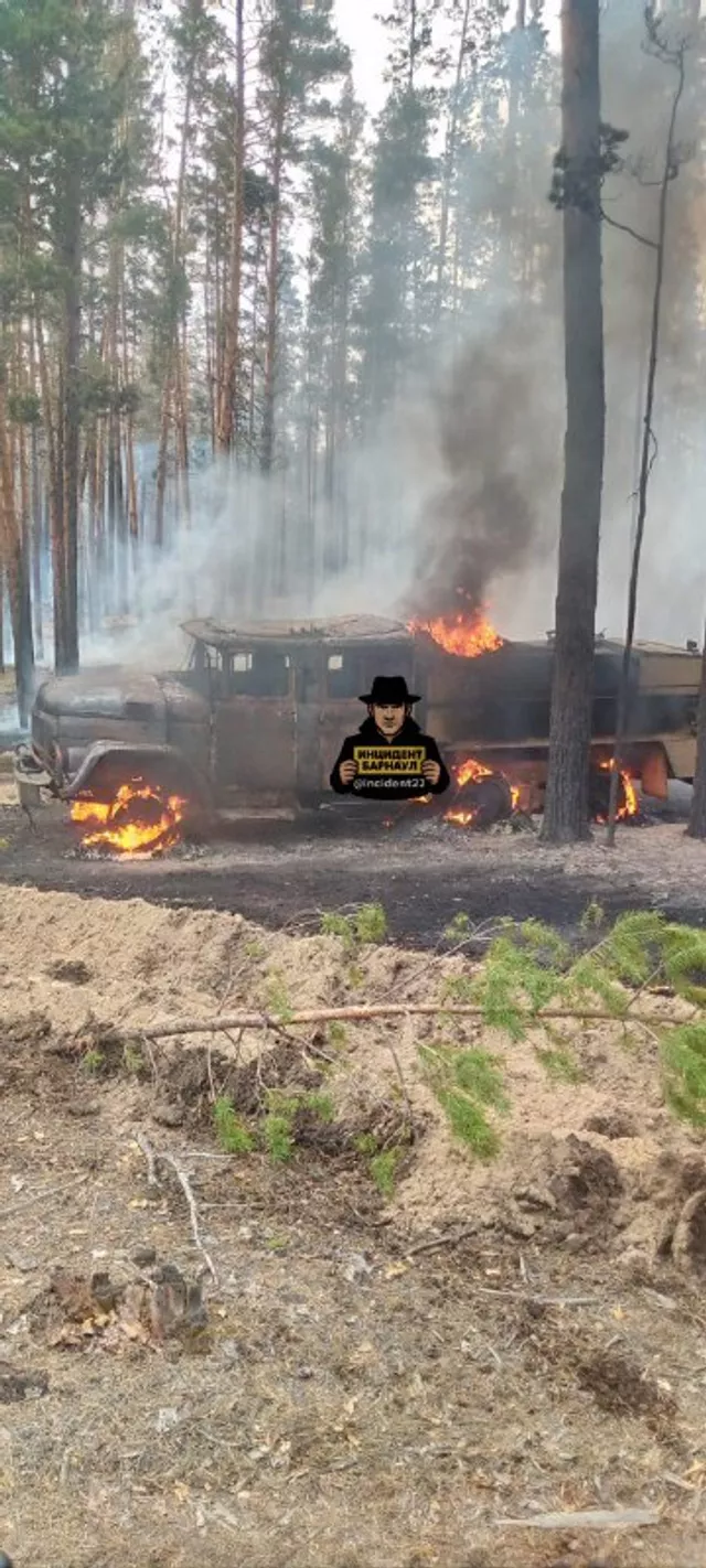 Сегодня во время пожара в с. Ключи сгорел пожарный автомобиль лесной охраны. По словам участника нашего сообщества, водитель не пострадал, лесной пожарный отправлен в больницу г. Барнаул. Сегодня во время пожара в с. Ключи сгорел пожарный автомобиль лесной охраны. По словам участника нашего сообщества, водитель не пострадал, лесной пожарный отправлен в больницу г. Барнаул. - Инцидент Барнаул, 17.05.2025