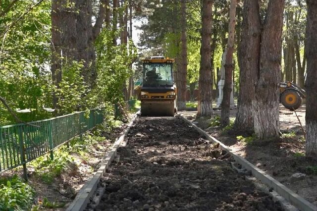 В Динском районе благоустраивают парк. - Кубанские Новости, 17.05.2025