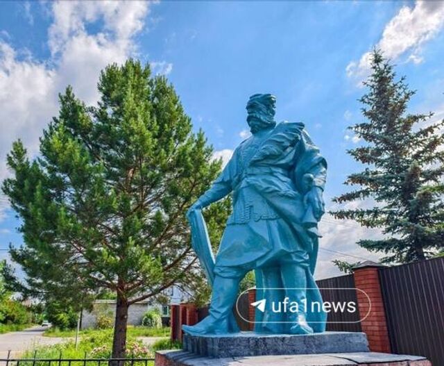 Нашли памятник основателю Уфы! Установлен он, правда, не в городе, а в посёлке 8 Марта. Нашли памятник основателю Уфы! Установлен он, правда, не в городе, а в посёлке 8 Марта. - UFA1 | Новости Уфы и Башкортостана, 12.06.2025