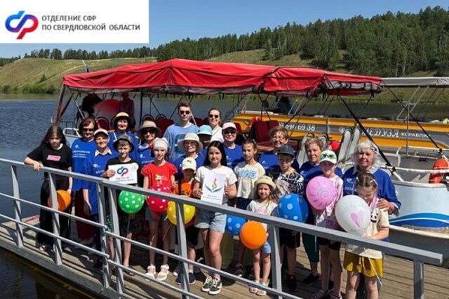 В Отделении СФР по Свердловской области прошедший Международный день защиты детей превратился в калейдоскоп радости и заботы. Специалисты клиентских служб оформили зоны приема воздушными шарами и детскими рисунками, создав атмосферу настоящего волшебства для самых маленьких посетителей. В Отделении СФР по Свердловской области прошедший Международный день защиты детей превратился в калейдоскоп радости и заботы. Специалисты клиентских служб оформили зоны приема воздушными шарами и детскими рисунками, создав атмосферу настоящего волшебства для самых маленьких посетителей. - ИА "Уральский меридиан", 12.06.2025
