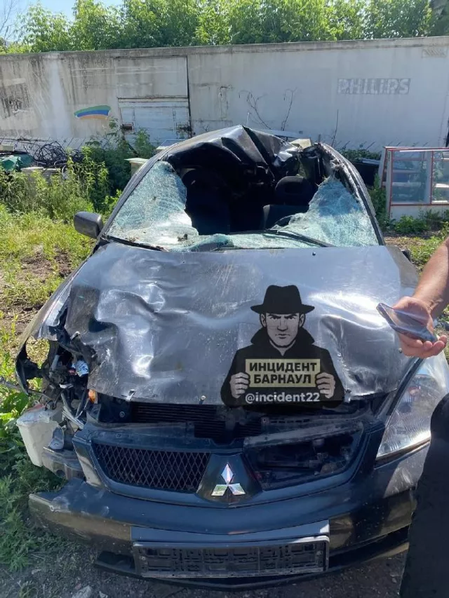 11 июня в 11 часов на трассе А -322, на границе Топчихинского и Алейского районов произошло столкновение автомобиля с лосем. В результате аварии 3 пассажира автомобиля практически не пострадали. Водитель был госпитализирован каретой скорой помощи в г. Алейск с черепно мозговой травмой. 11 июня в 11 часов на трассе А -322, на границе Топчихинского и Алейского районов произошло столкновение автомобиля с лосем. В результате аварии 3 пассажира автомобиля практически не пострадали. Водитель был госпитализирован каретой скорой помощи в г. Алейск с черепно мозговой травмой. - Инцидент Барнаул, 13.06.2025