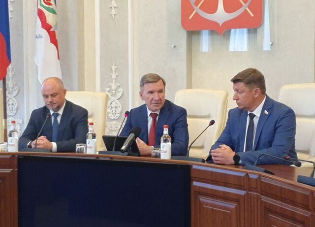 «И семью в Волгодонск перевезите»: Игорь Гуськов пожелал удачи Дмитрию Вельможко и представил его городу «И семью в Волгодонск перевезите»: Игорь Гуськов пожелал удачи Дмитрию Вельможко и представил его городу - Блокнот Волгодонск, 15.07.2025
