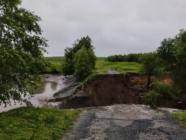Более 10 тысяч жителей Свердловской области остались без света после непогоды - Вечерние ведомости, 11.07.2026