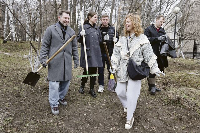 Артисты ТЮЗа вышли наводить порядок на площадке, прилегающей к театру - Нижегородские новости, 17.04.2026